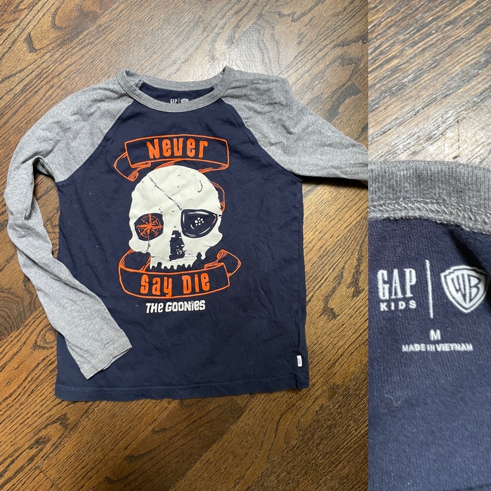 Gap boys goonies boys shirt size M